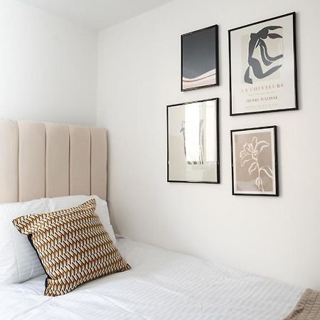 Exquisite Cardiff Apartments- With Garden Lounge & Games Room ภายนอก รูปภาพ