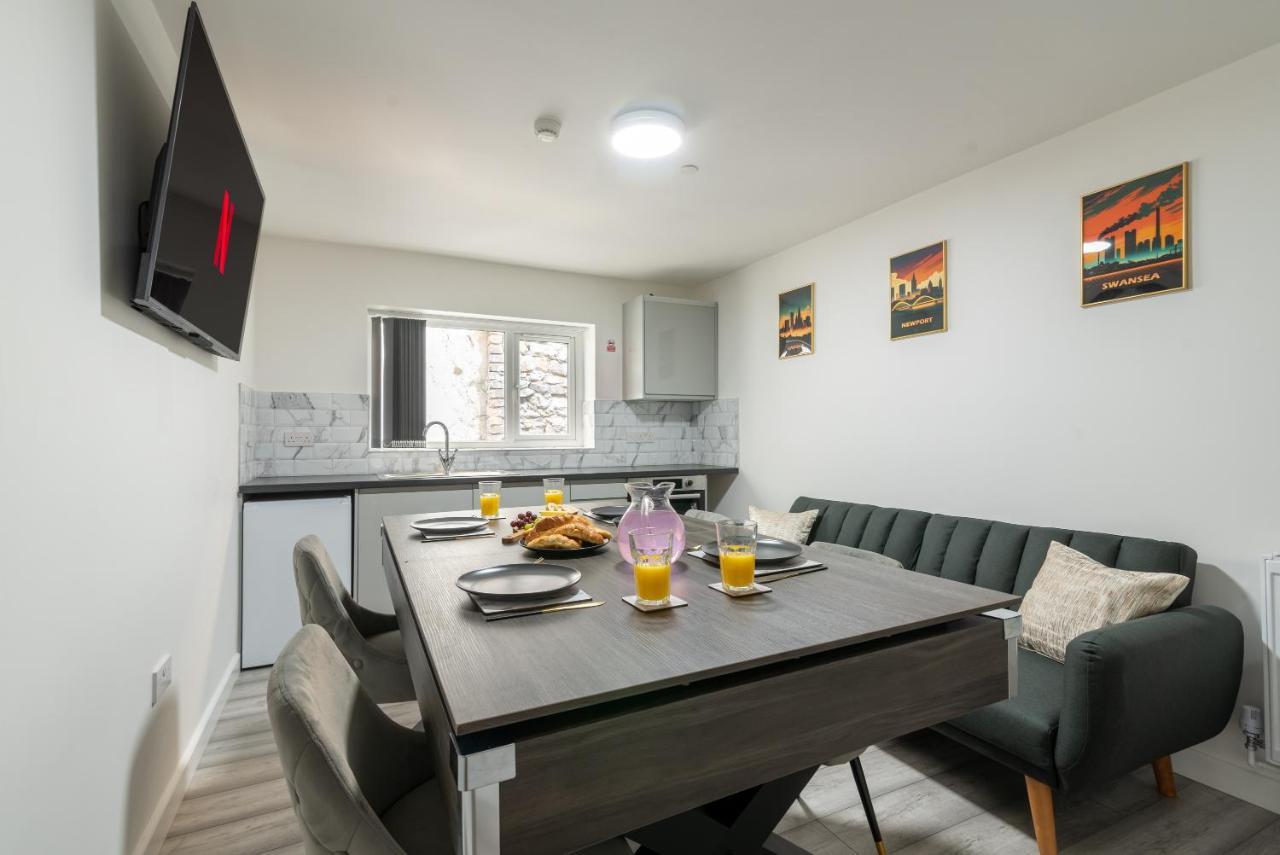 Exquisite Cardiff Apartments- With Garden Lounge & Games Room ภายนอก รูปภาพ