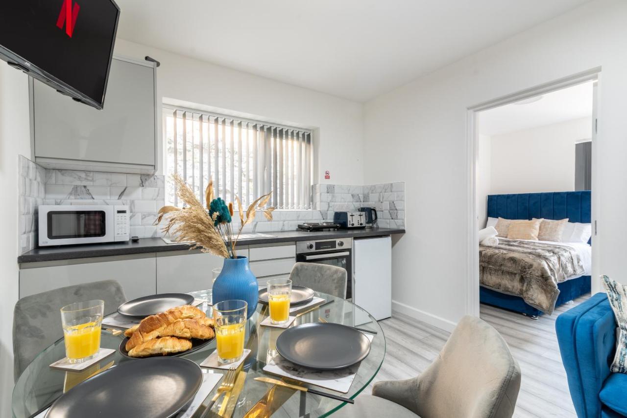 Exquisite Cardiff Apartments- With Garden Lounge & Games Room ภายนอก รูปภาพ