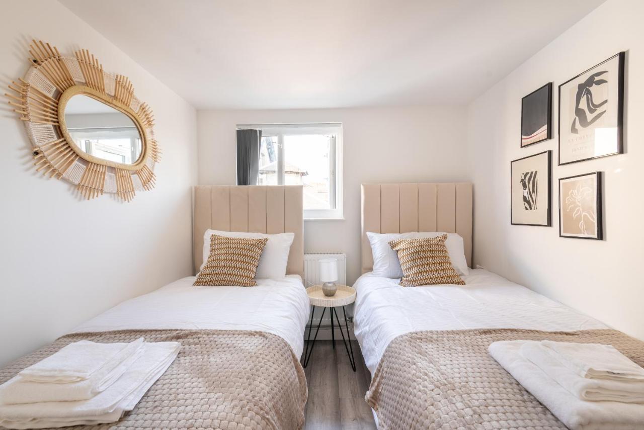 Exquisite Cardiff Apartments- With Garden Lounge & Games Room ภายนอก รูปภาพ