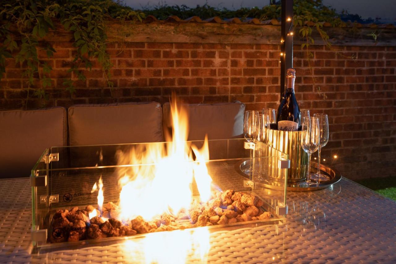 Exquisite Cardiff Apartments- With Garden Lounge & Games Room ภายนอก รูปภาพ