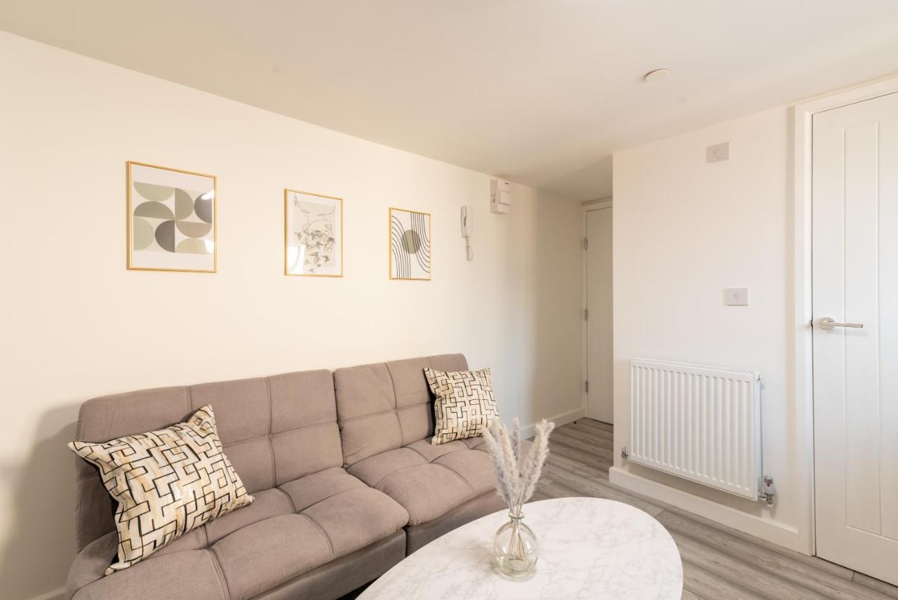 Exquisite Cardiff Apartments- With Garden Lounge & Games Room ภายนอก รูปภาพ