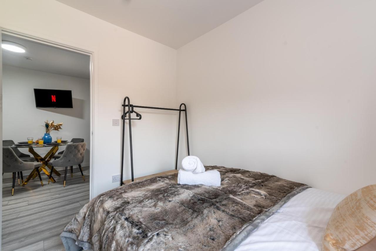 Exquisite Cardiff Apartments- With Garden Lounge & Games Room ภายนอก รูปภาพ