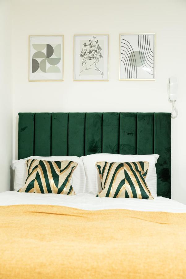 Exquisite Cardiff Apartments- With Garden Lounge & Games Room ภายนอก รูปภาพ