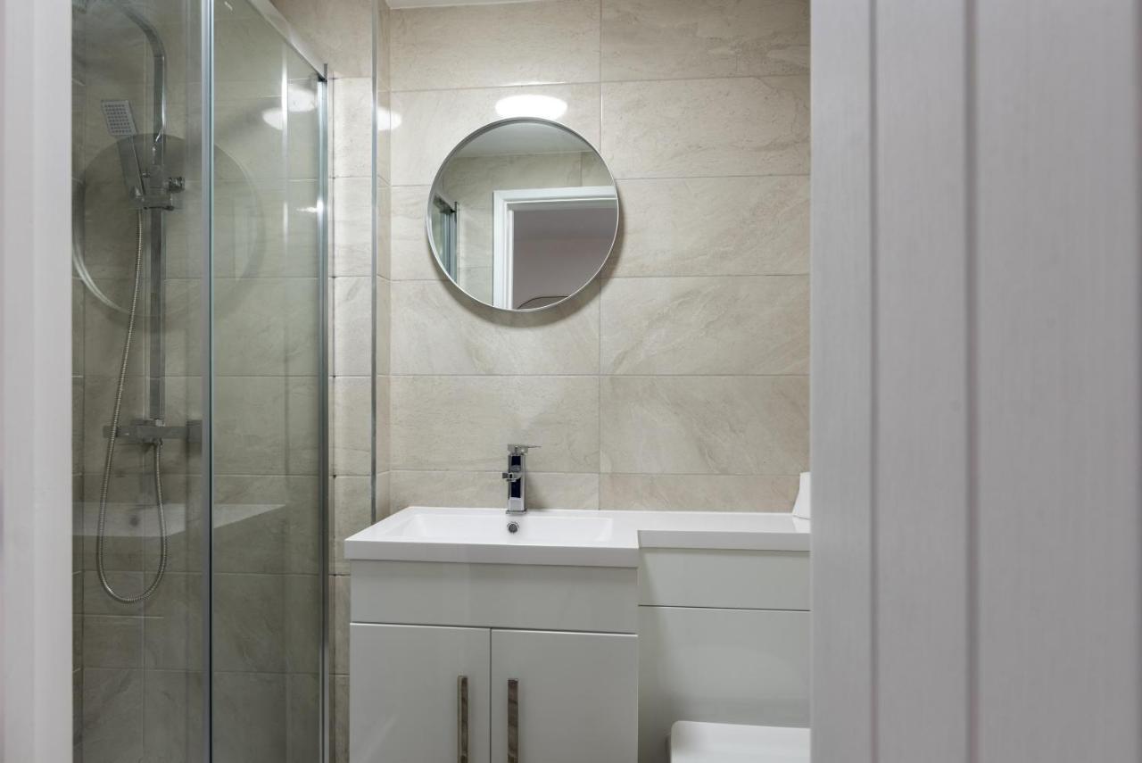 Exquisite Cardiff Apartments- With Garden Lounge & Games Room ภายนอก รูปภาพ
