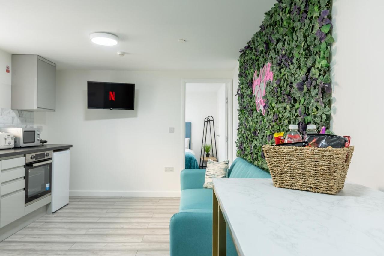 Exquisite Cardiff Apartments- With Garden Lounge & Games Room ภายนอก รูปภาพ