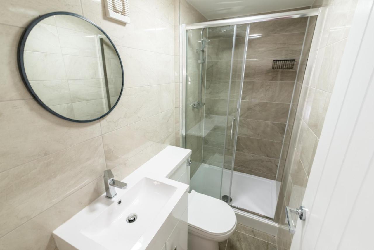 Exquisite Cardiff Apartments- With Garden Lounge & Games Room ภายนอก รูปภาพ