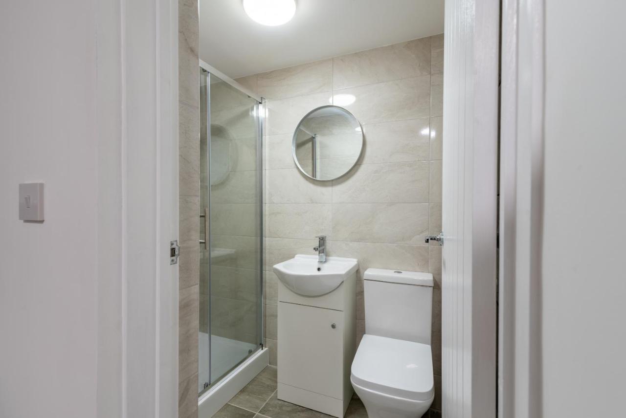 Exquisite Cardiff Apartments- With Garden Lounge & Games Room ภายนอก รูปภาพ