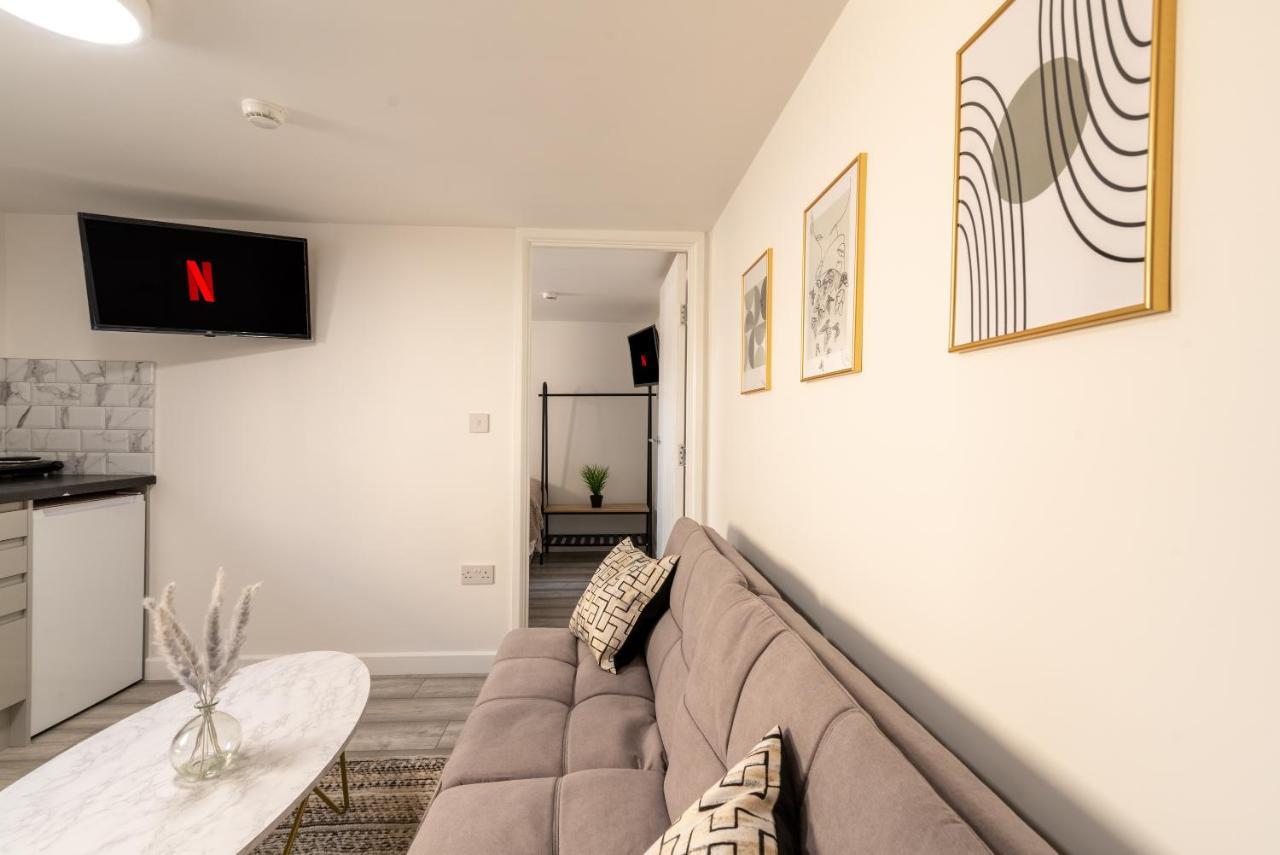Exquisite Cardiff Apartments- With Garden Lounge & Games Room ภายนอก รูปภาพ