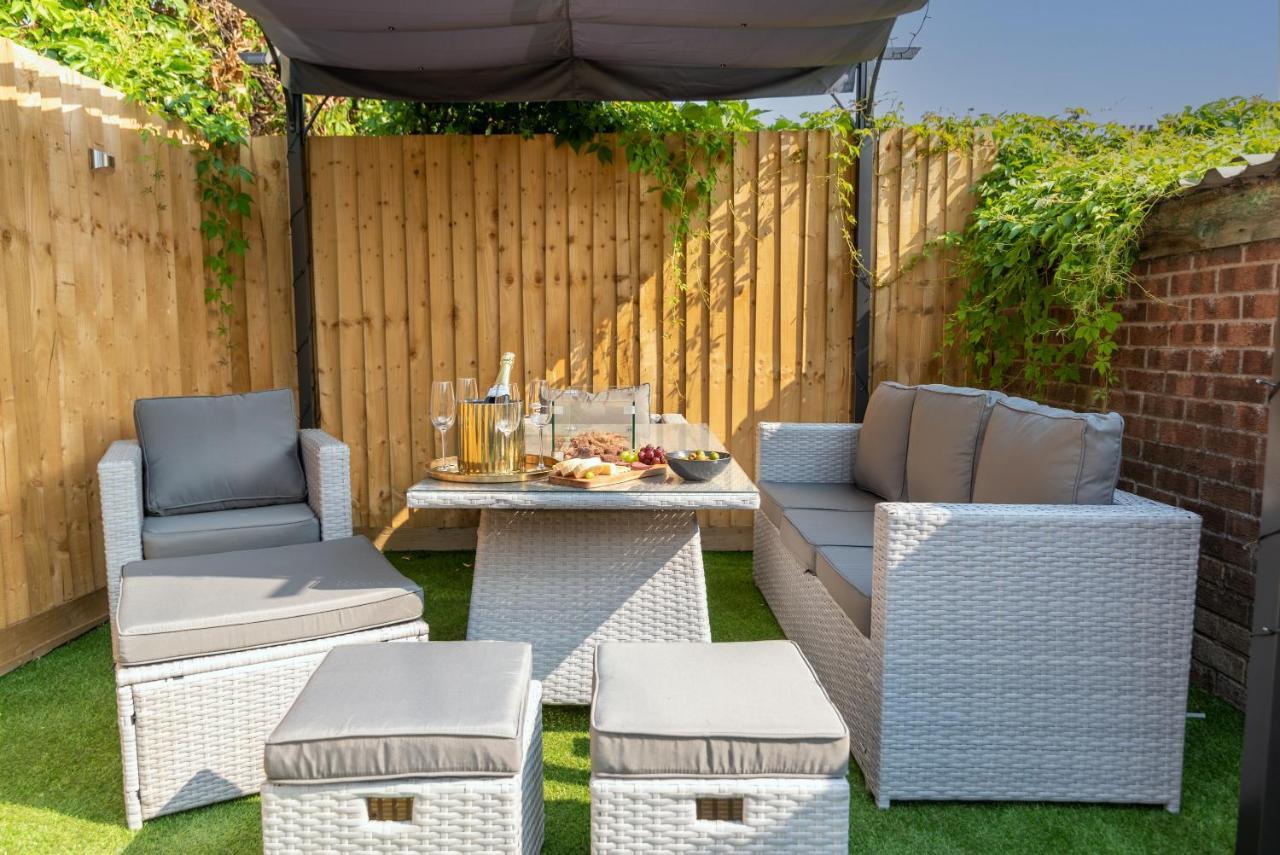 Exquisite Cardiff Apartments- With Garden Lounge & Games Room ภายนอก รูปภาพ