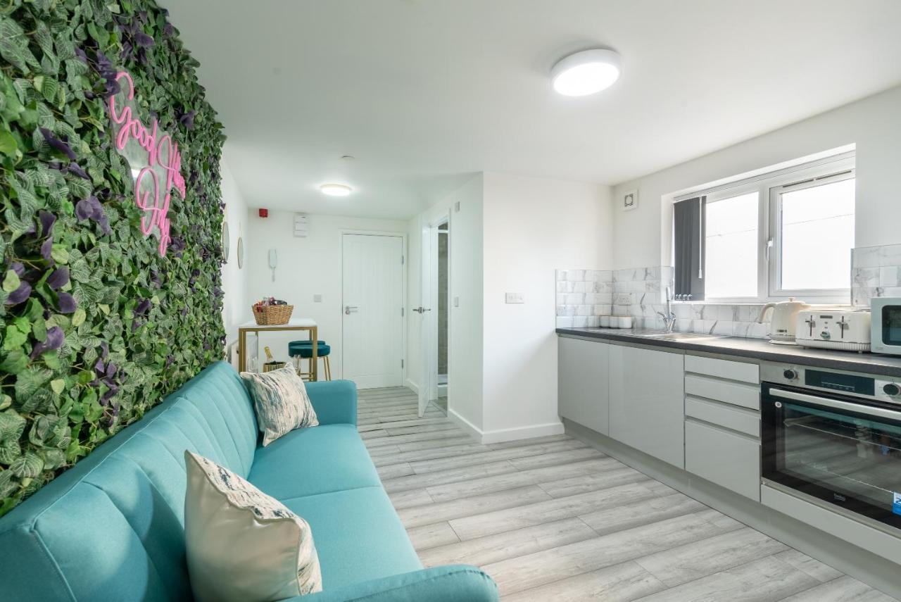 Exquisite Cardiff Apartments- With Garden Lounge & Games Room ภายนอก รูปภาพ
