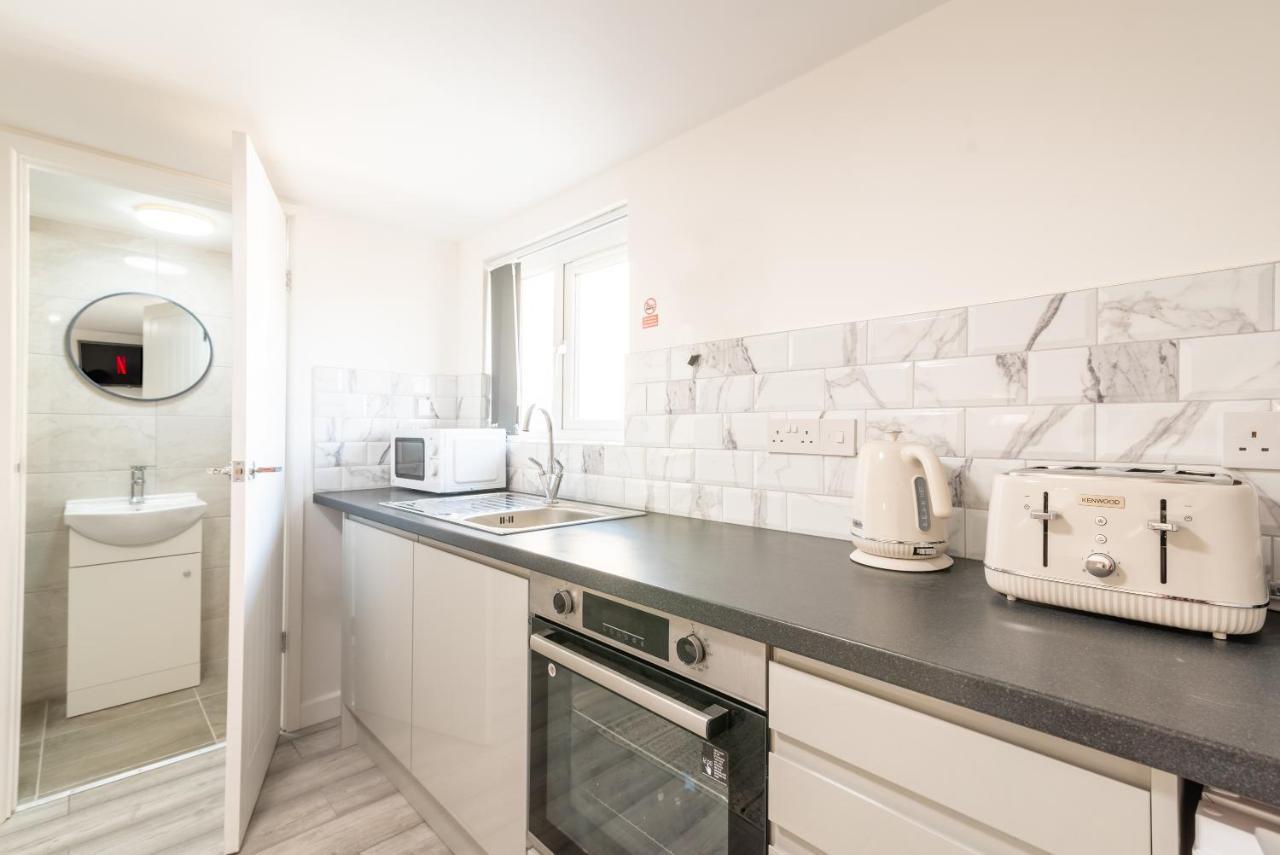 Exquisite Cardiff Apartments- With Garden Lounge & Games Room ภายนอก รูปภาพ